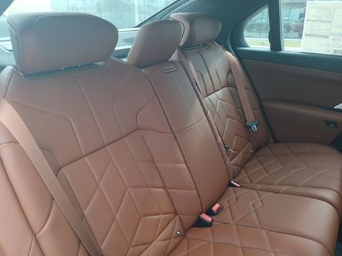 New 2025 BMW i7 xDrive60 image 12