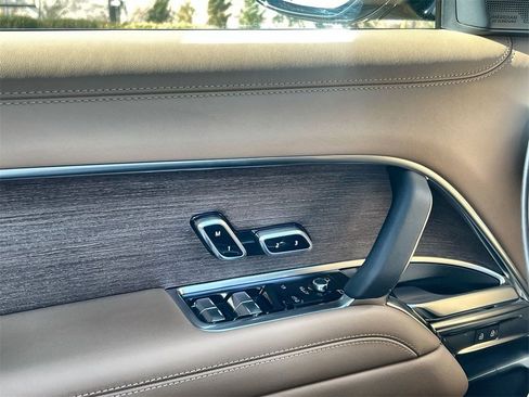 New 2026 Land Rover Range Rover SE image 21