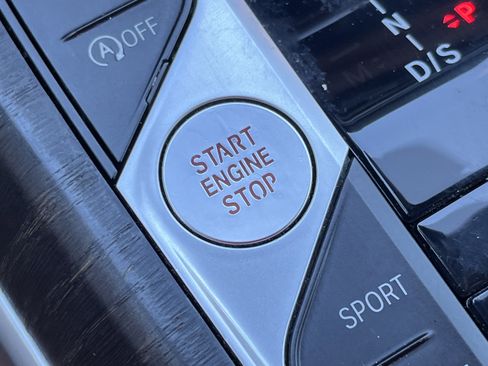 Used 2024 BMW 330i Sedan w/ Convenience Package image 10