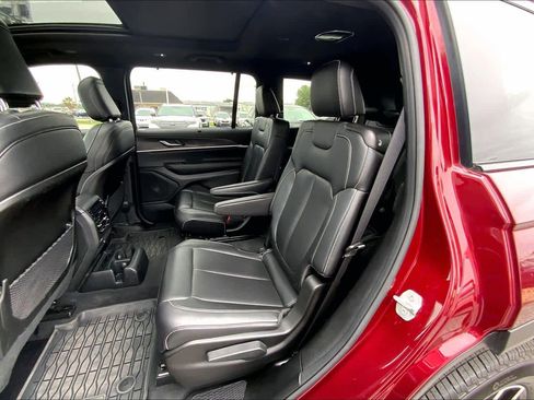 Used 2025 Jeep Grand Cherokee L Limited w/ Luxury Tech Group II AWD/4WD image 21