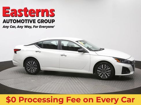 Used 2025 Nissan Altima 2.5 SV FWD image 46