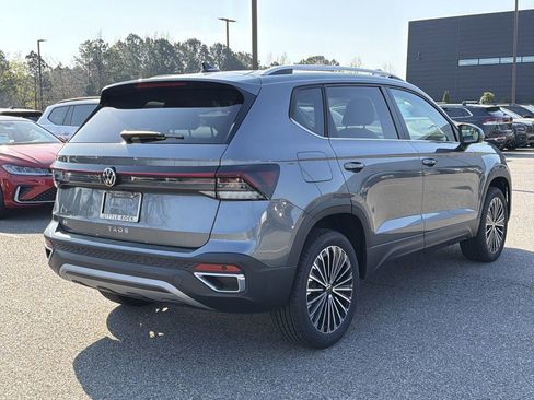 New 2026 Volkswagen Taos SE FWD image 5
