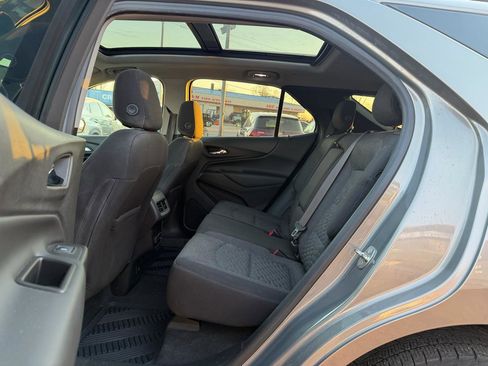 Used 2018 Chevrolet Equinox LT w/ Sun & Infotainment Package image 11