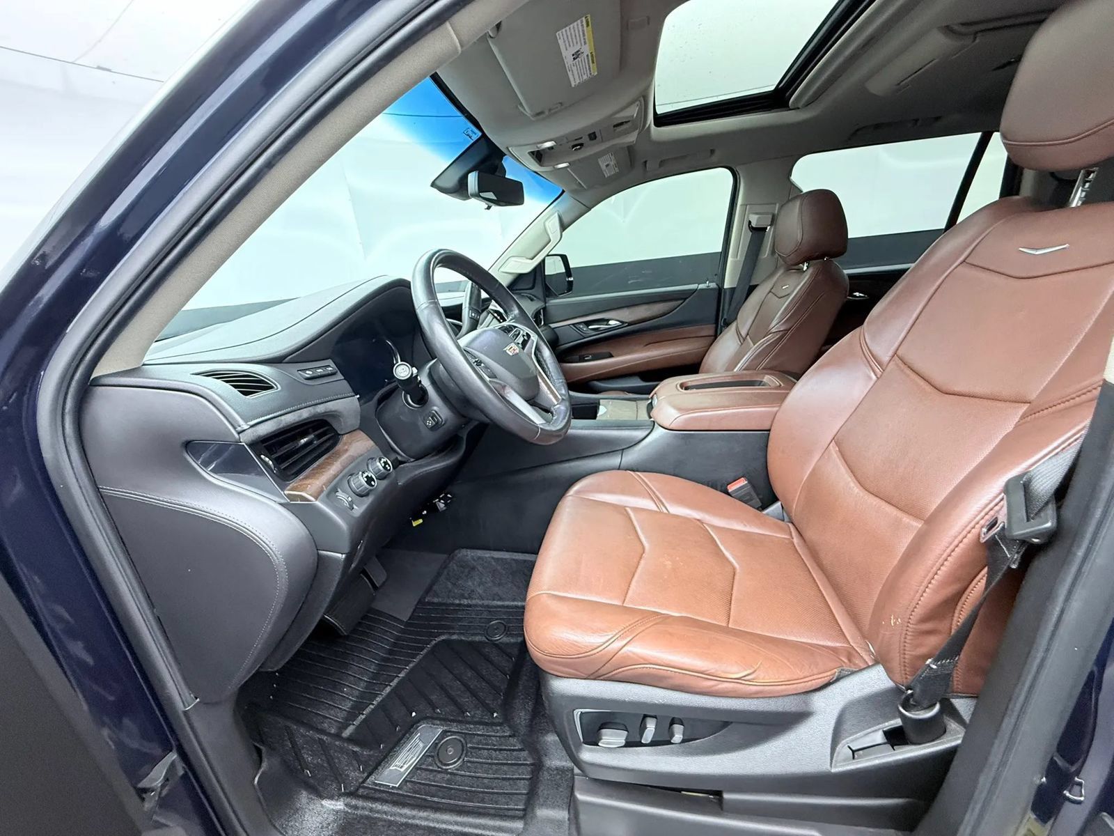 Used 2018 Cadillac Escalade Premium Luxury AWD/4WD image 30