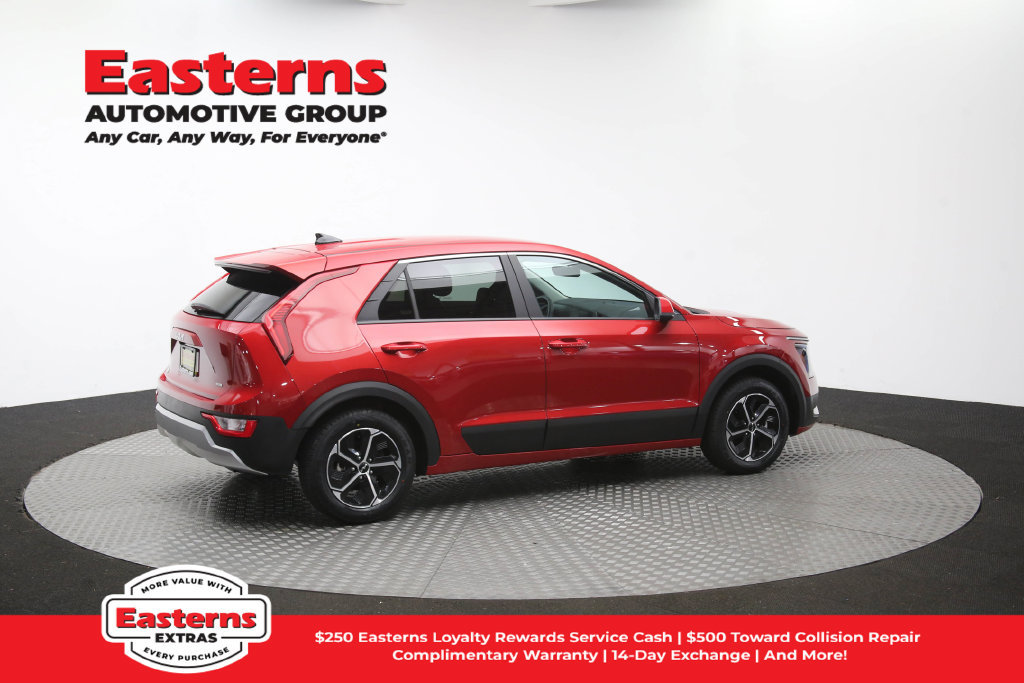 Used 2025 Kia Niro LX FWD image 42