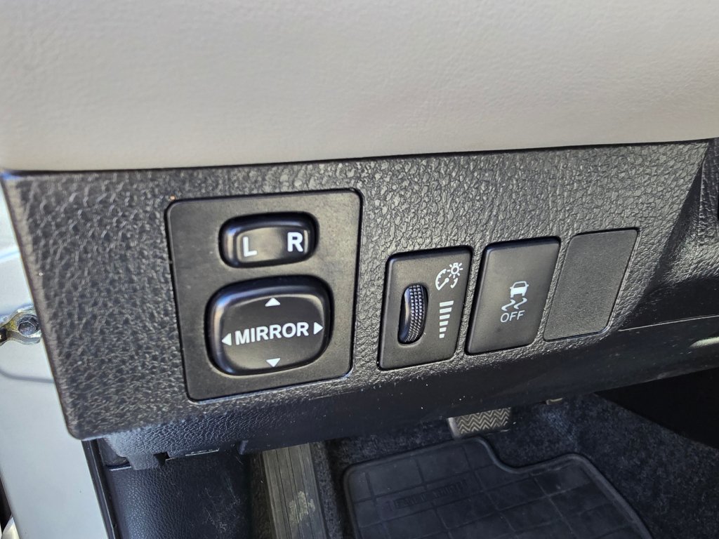 Used 2015 Toyota RAV4 XLE AWD/4WD image 33