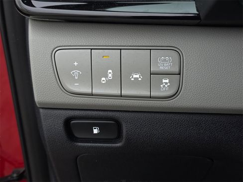 Used 2018 Kia Niro Touring image 25