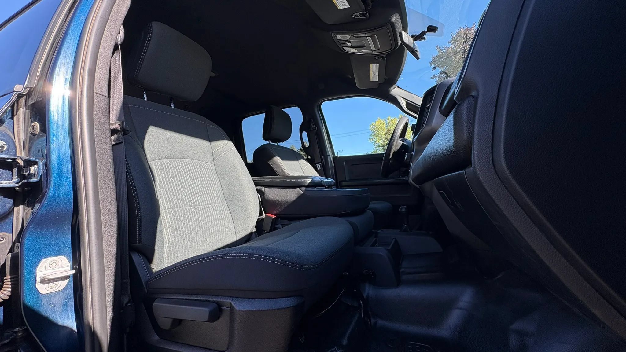 Used 2022 RAM 2500 Tradesman w/ Protection Group AWD/4WD image 30