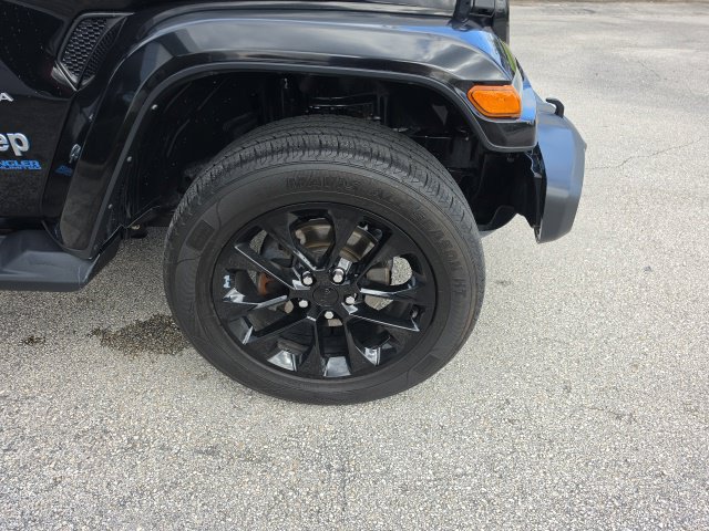Used 2021 Jeep Wrangler Unlimited Sahara AWD/4WD image 10