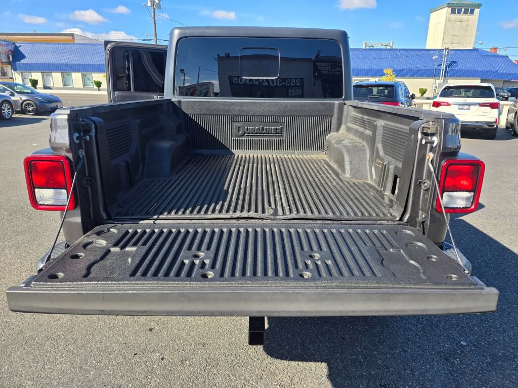 Used 2020 Jeep Gladiator Overland AWD/4WD image 17