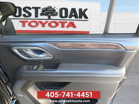 Used 2022 Chevrolet Suburban Z71 w/ Luxury Package AWD/4WD image 33