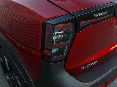 New 2026 Nissan Kicks SR image 7