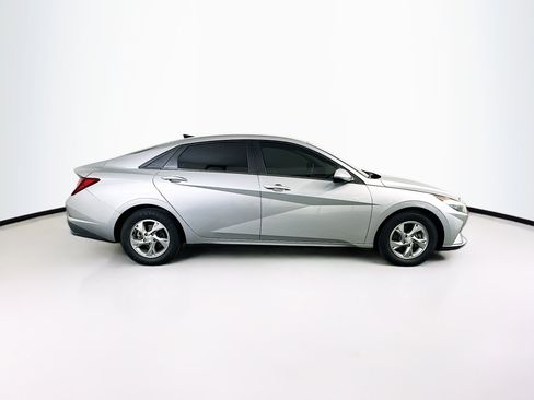 Used 2021 Hyundai Elantra SE FWD image 10