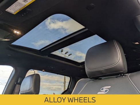 Used 2026 Chrysler Pacifica Limited w/ S Appearance Package image 18