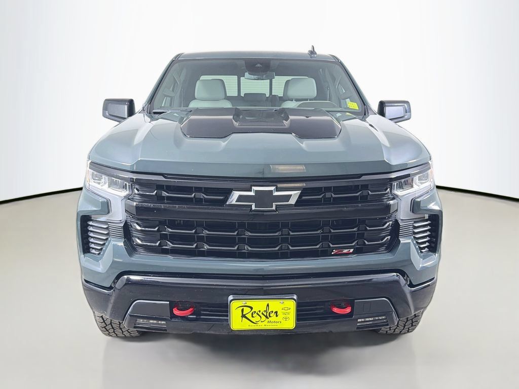 Used 2025 Chevrolet Silverado 1500 LT Trail Boss w/ Convenience Package II AWD/4WD image 2