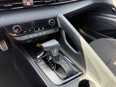 Certified 2025 Hyundai Elantra Sport image 13