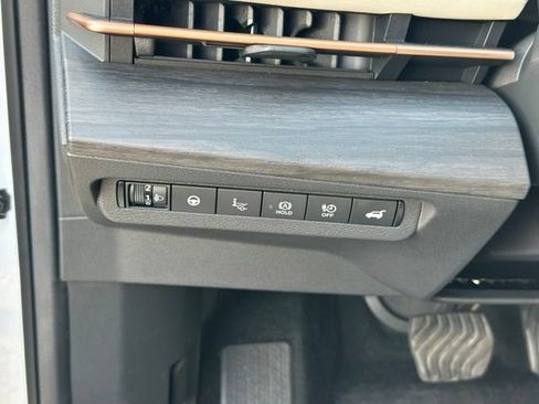 Used 2024 Nissan Ariya AWD image 21