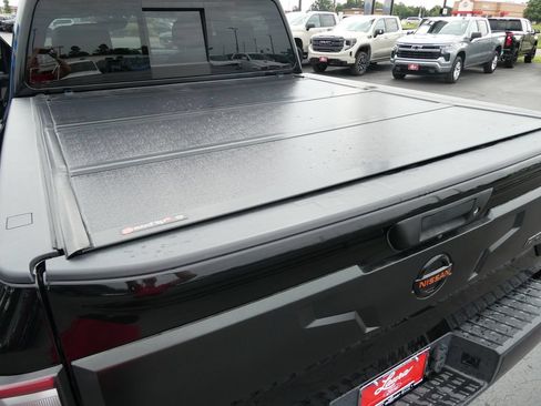 Used 2021 Nissan Titan PRO-4X w/ Pro-4x Convenience Package AWD/4WD image 7
