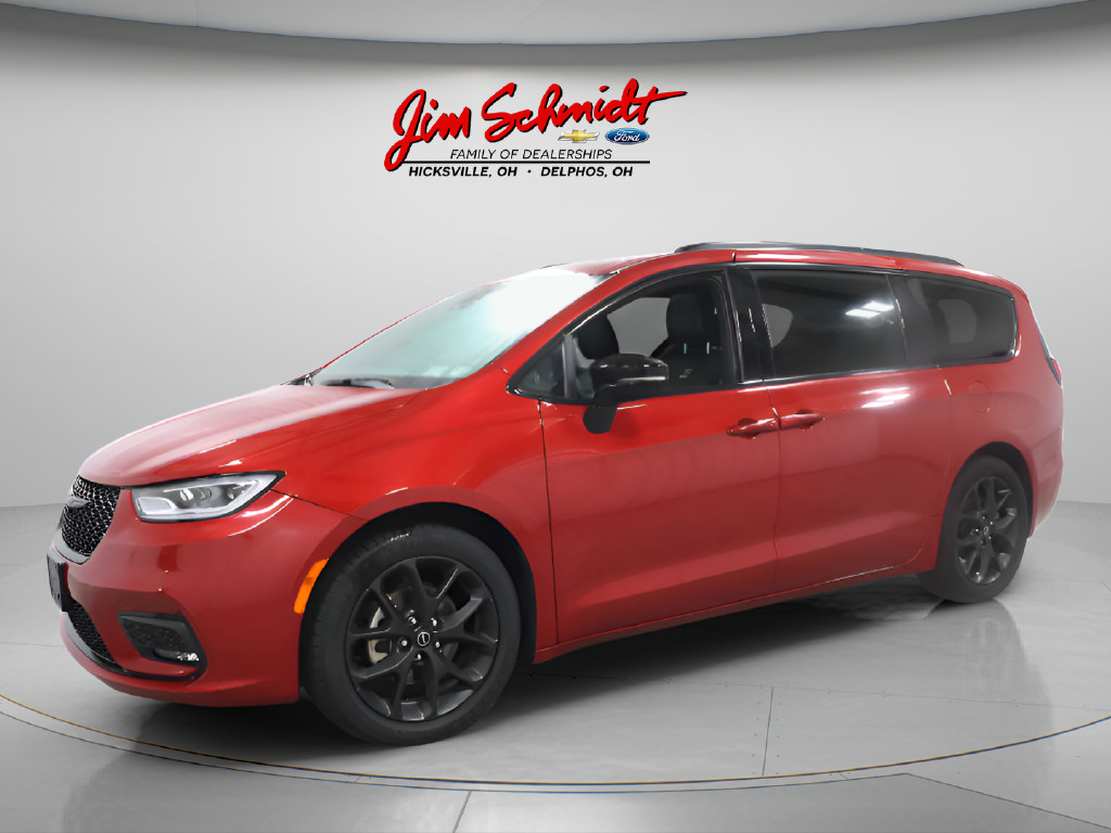Used 2026 Chrysler Pacifica Limited w/ S Appearance Package FWD image 2