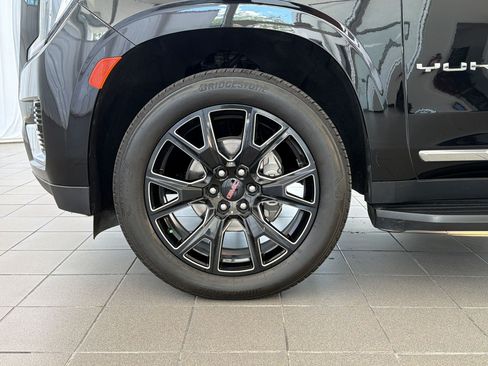 Used 2023 GMC Yukon XL SLT w/ SLT Premium Package RWD image 12