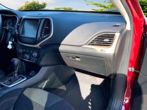 Used 2016 Jeep Cherokee Latitude w/ Comfort & Sound Group image 25