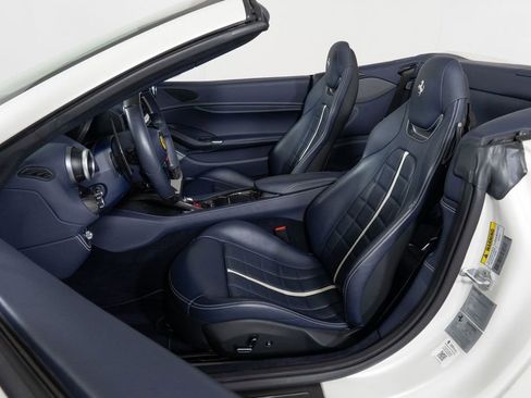 Used 2019 Ferrari Portofino image 5