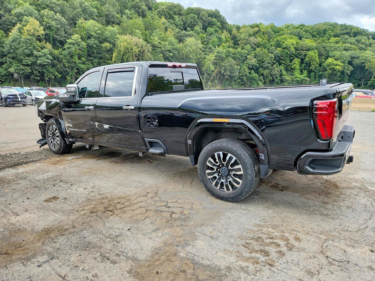 Used 2024 GMC Sierra 3500 Denali Ultimate AWD/4WD image 4