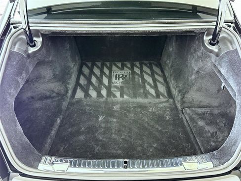 Used 2024 Rolls-Royce Phantom Sedan image 37