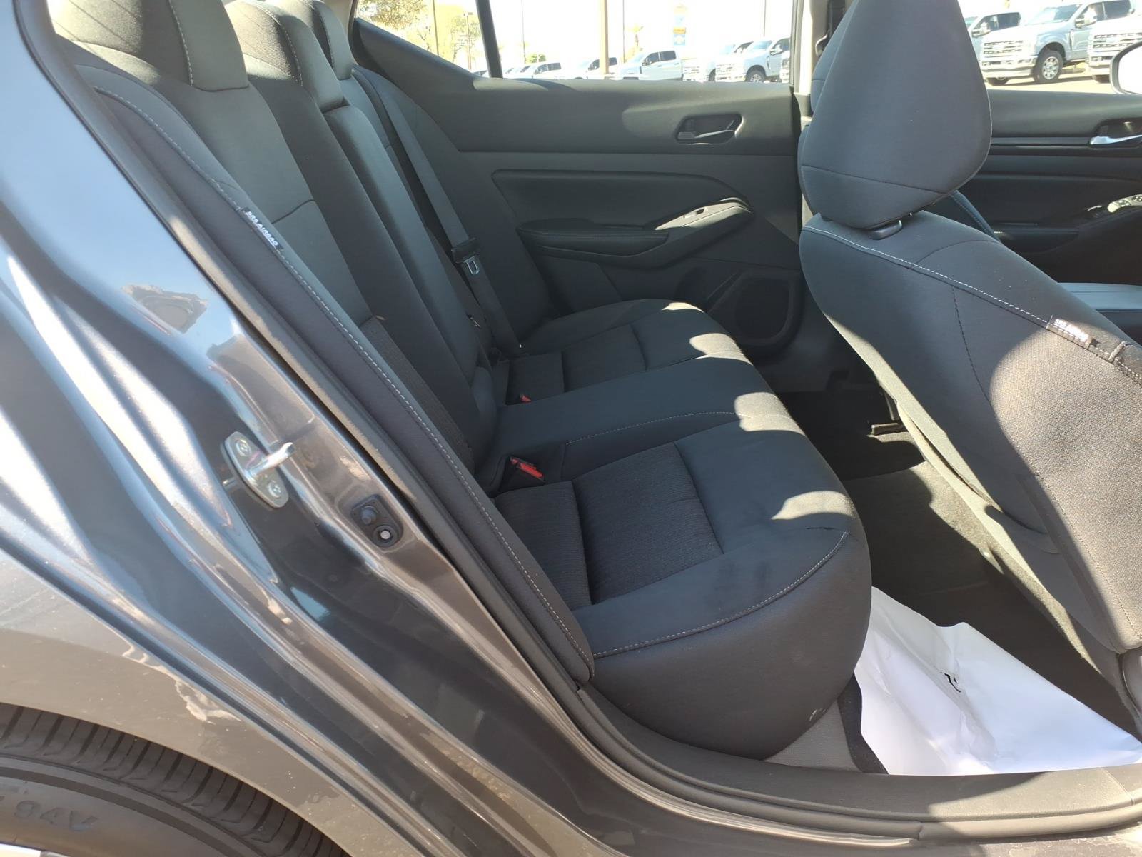 Used 2025 Nissan Altima 2.5 SV FWD image 13