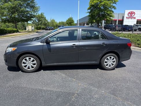 Used 2010 Toyota Corolla LE FWD image 3