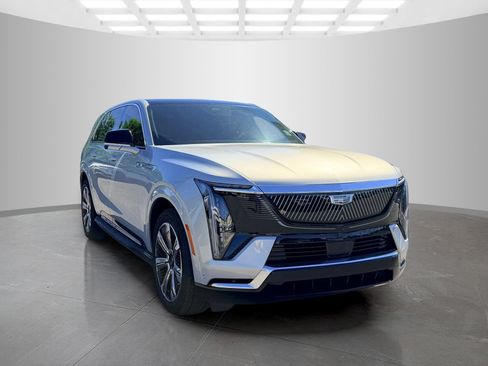 Used 2025 Cadillac Escalade IQ Luxury 2 AWD/4WD image 3