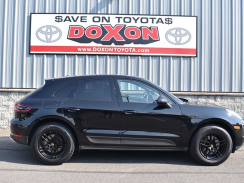 Used 2017 Porsche Macan AWD/4WD image 8