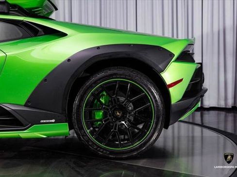 Used 2024 Lamborghini Huracan Sterrato AWD/4WD image 17
