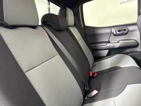 Used 2017 Toyota Tacoma TRD Off-Road image 18