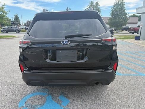 Used 2025 Subaru Forester Premium AWD/4WD image 5