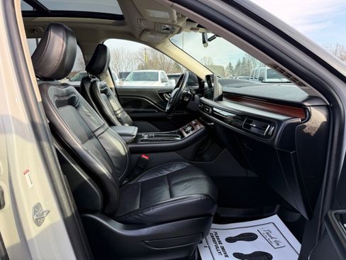 Used 2021 Lincoln Aviator Reserve image 11