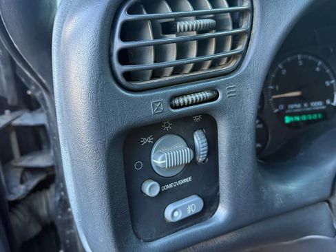 Used 2001 Chevrolet S10 Pickup LS image 11