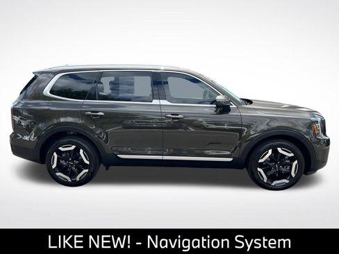 Used 2025 Kia Telluride EX w/ EX Captain's Chair Package FWD image 11