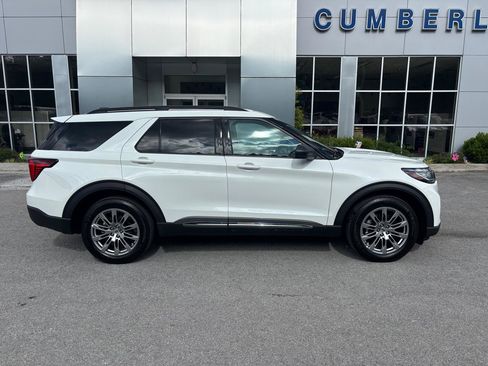Used 2025 Ford Explorer Active w/ Active Comfort Package AWD/4WD image 7