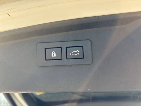 Used 2023 Subaru Outback Premium image 24