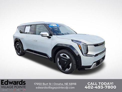Used 2026 Kia EV9 Land AWD/4WD image 1