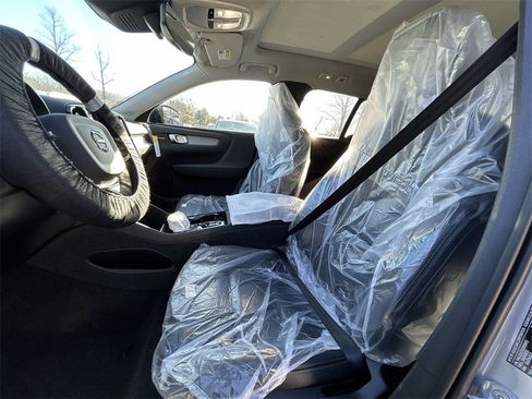 New 2025 Volvo XC40 B5 Plus w/ Climate Package image 11