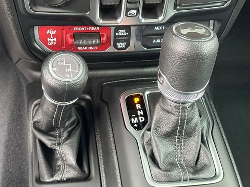 New 2026 Jeep Wrangler Unlimited Rubicon AWD/4WD image 21