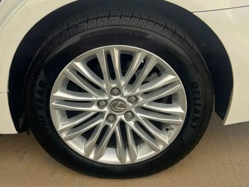 Used 2014 Lexus ES 350 w/ Luxury Package FWD image 44