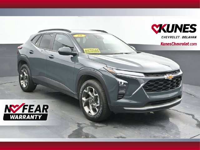 Used 2025 Chevrolet Trax LT FWD image 1