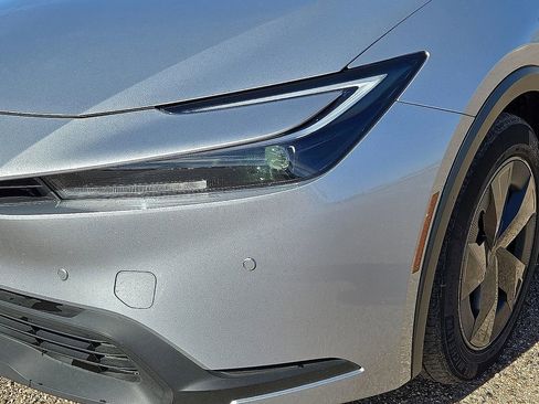 Used 2024 Toyota Prius LE image 10