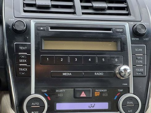 Used 2012 Toyota Camry LE image 4