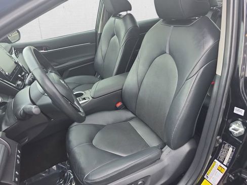 Used 2021 Toyota Camry XLE w/ Navigation Upgrade Package image 14