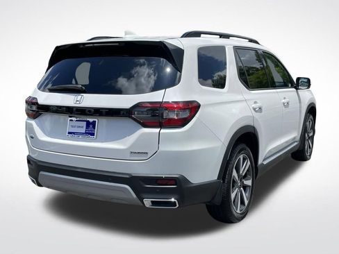 Used 2025 Honda Pilot Touring image 6