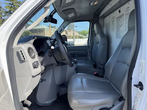 Used 2022 Ford E-350 and Econoline 350 Super Duty image 15